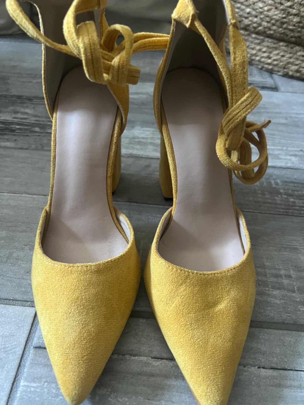 Women’s Yellow Suede Pointed-Toe Block Heel Ankle Tie Pumps